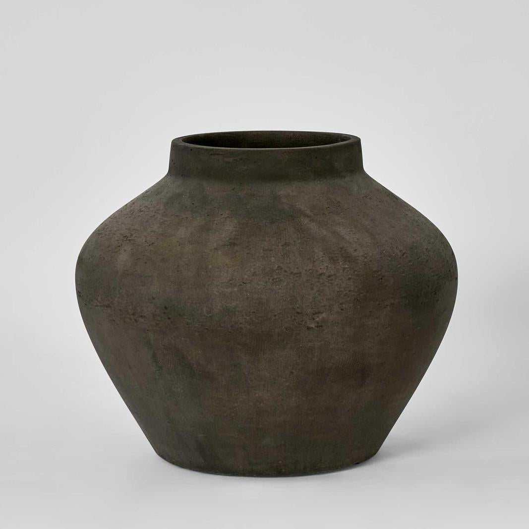 Earth Brown Eco-Cement Decorative Vase – 25.5 cm Tall – product photo 1
